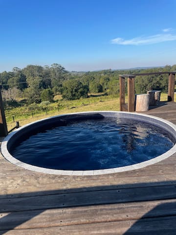 Luxe 5BR Farmhouse-Pet Friendly Kin Kin Noosa Stay gallery image 2