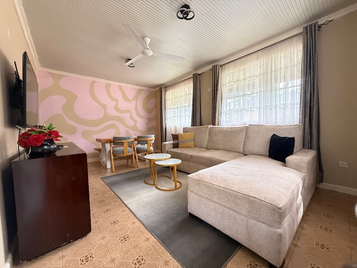 Lavish 2br W/ 3 Beds, Garden View &Outdoor Seating - キスム