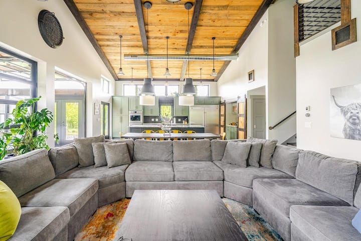 Modern Barndominium On 16 Acres In Sugar Creek Wi - Kettle Moraine State Forest, Whitewater