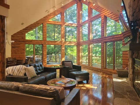 Huge 5 Bed Retreat - Golf, Swim, Ski in 10 min!