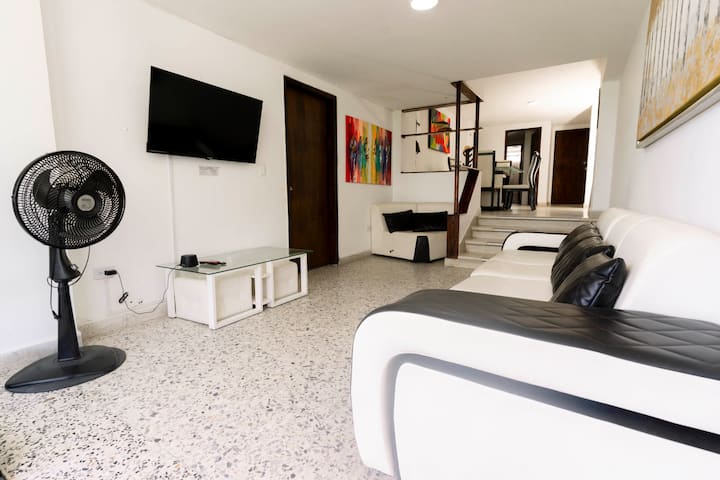 Beachfront Spacious 3-bedroom Condo In Rodadero - Santa Marta