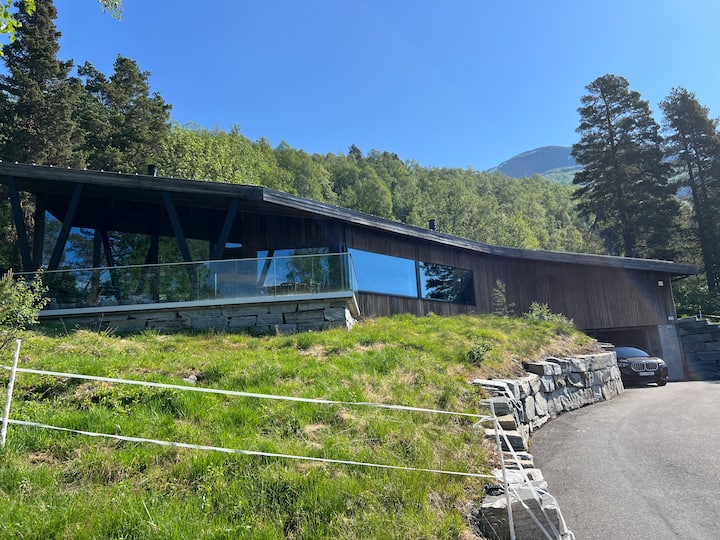 Unik Hytte I Stryn Med Fantastisk Utsikt Til Leie. - Loen