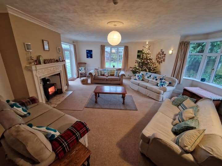 Agapantha House - Sleeps 26 - Leicestershire
