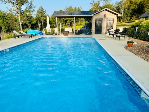 Modern Cabin w/Pool & Hot Tub