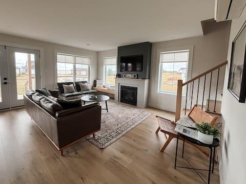 Top Airbnb: Family Vacation Home Steps From Beach | Sleeps 12 in Prince