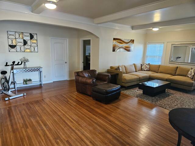 Spacious 2 story w/ views and desirable amenities gallery image 4