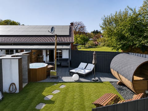 Junipro Luxury Apartment Private Spa: Sauna/Hottub