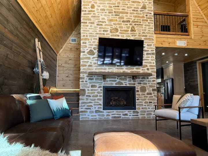 Pet Friendly Lakeside A Frame W/ Hot Tub & Kayaks - États-Unis