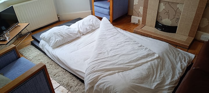 Spacious 2 Bed Maisonette Near Town, That Sleeps 6 - Brighton and Hove