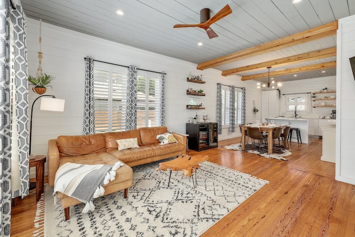 Walk To Georgetown Square | 2br/2ba | Pet Friendly - Georgetown, TX