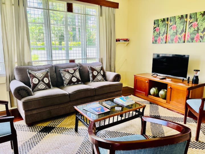 Cozy 3br Wooden Retreat: Wifi & Pkg On The House - Suva