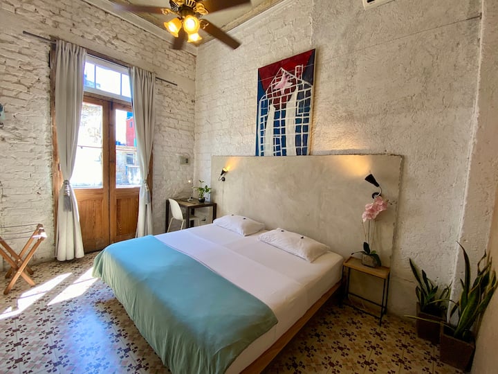 Charming Havana bedroom in boutique hotel!