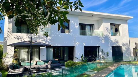 Beautiful villa with private pool, sea view