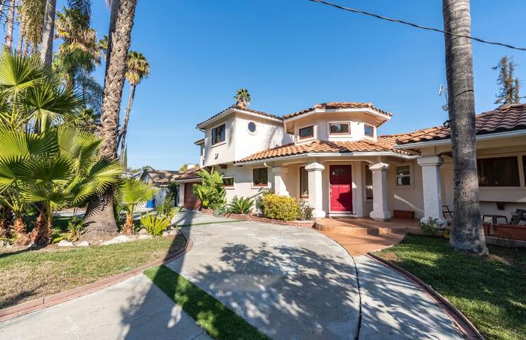 Paradise Vacation Estate near Universal Studios gallery image 3