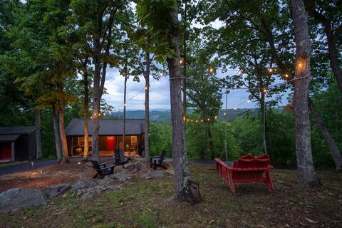 Mountain Side Cabin with Hot Tub and Fire Pit