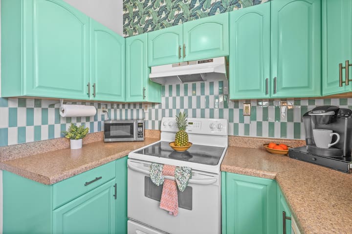 Home in Savannah · 7 bedrooms · 9 beds · 4 private baths — photo 3