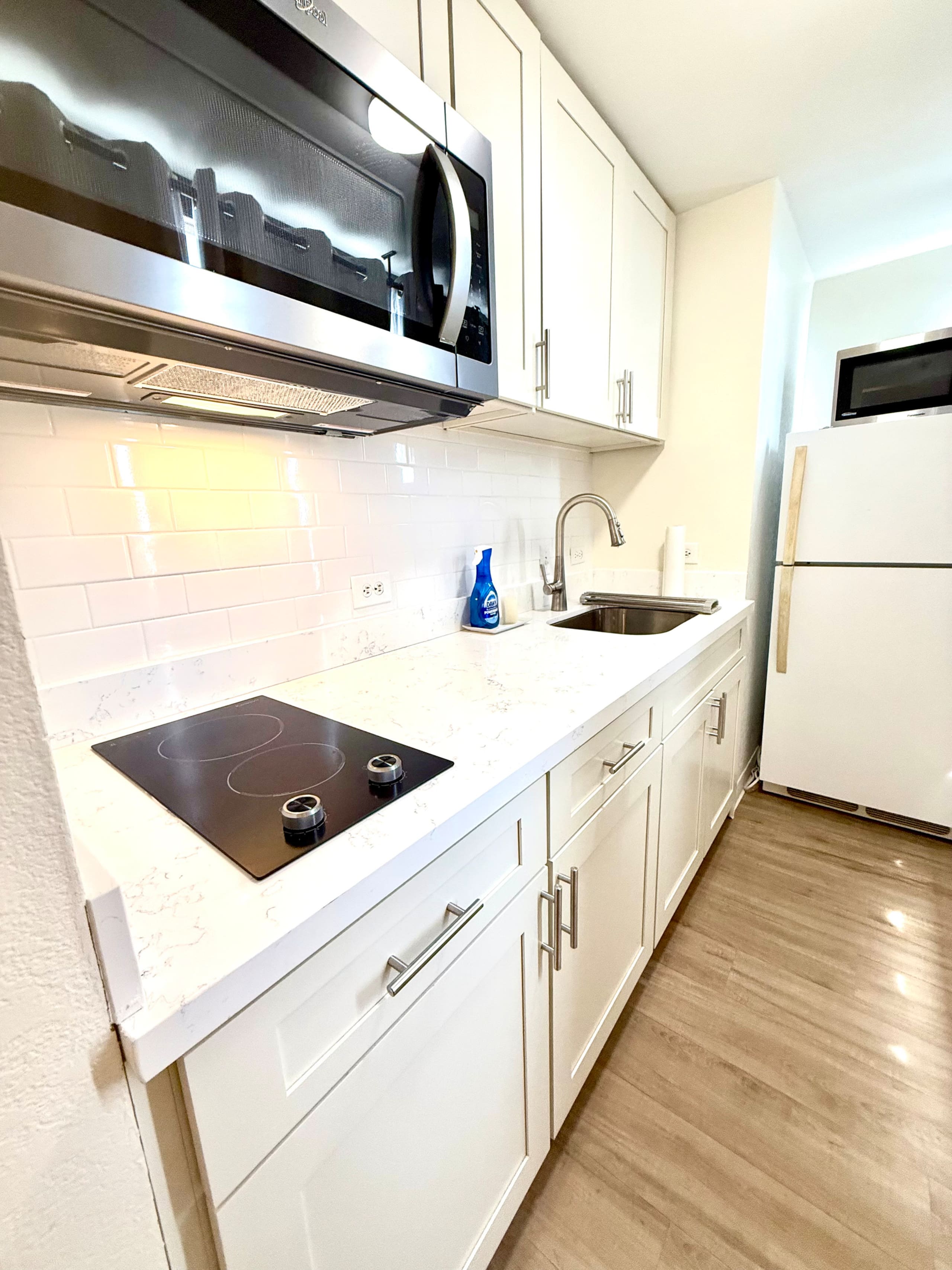 Condo in Honolulu · ★4.52 · 1 bedroom · 1 bed · 1 private bath - Image 5