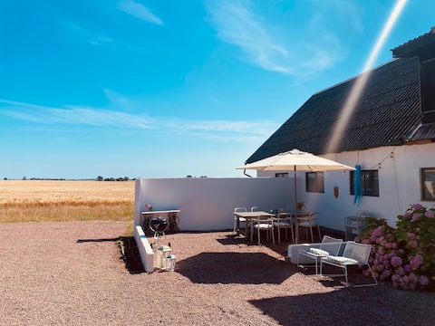 Close to the sea, quiet location with wonderful views.