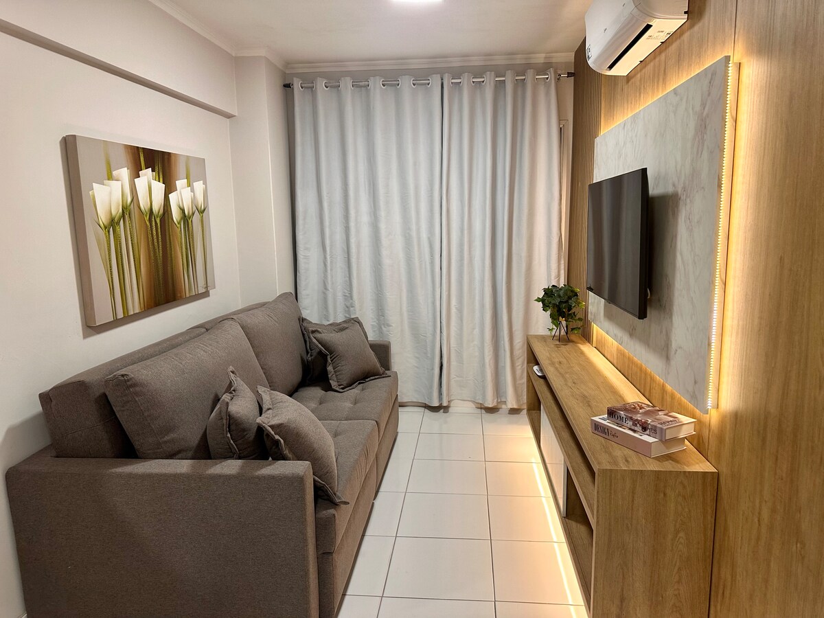 Sebule iliyo na kitanda cha kochi Quenn Size, 50’ Wiffi Smart TV