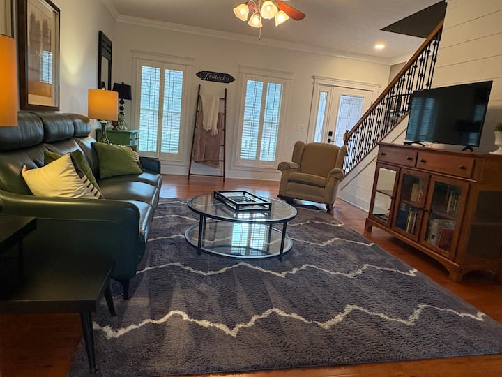 Large Home With Entertainment Options Galore - 엘리자베스타운