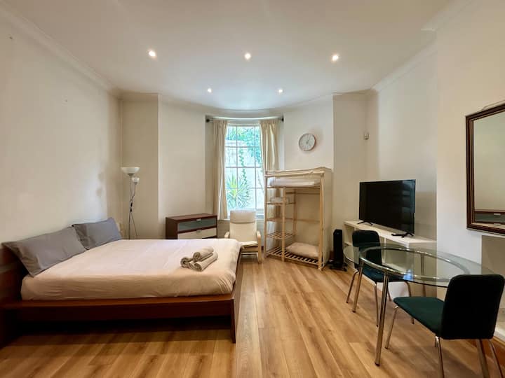Private Studio In The Heart Of Little Venice - London