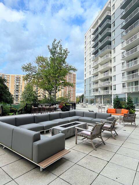 Amenity Surplus | 20 min to DC | Free Parking |Gym