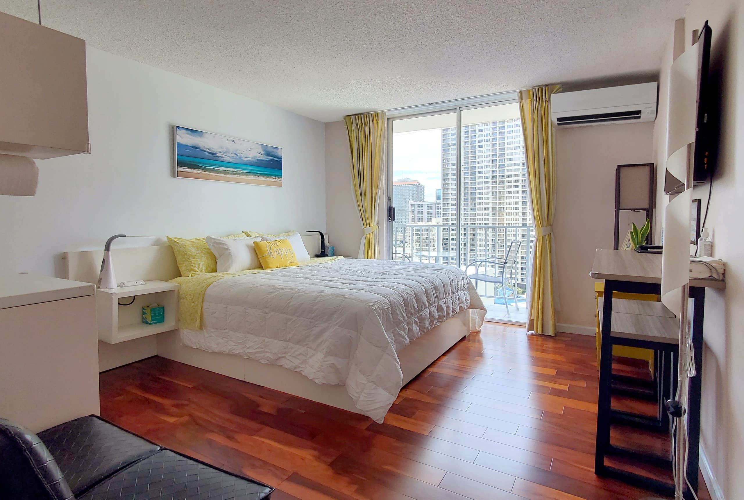 Condo in Honolulu · ★4.93 · 1 bedroom · 1 bed · 1 bath - Image 14