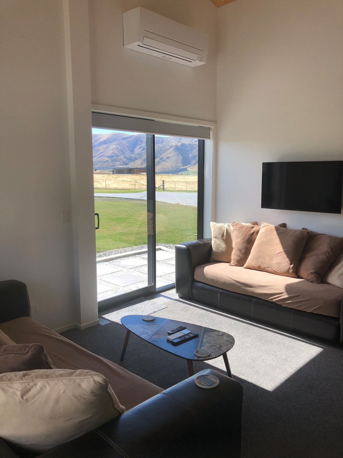 Popular Airbnb listing: 15 mins from Wanaka self contained - rural setting in Central Otago District West