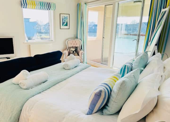 Own Island: Direct Lake Access, Activities, Spa - Cotswolds
