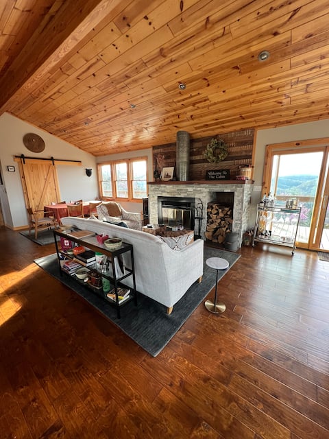 Cozy & Private Mountaintop Escape