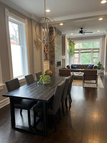 Gorgeous Home in Heart of Wicker Park gallery image 3