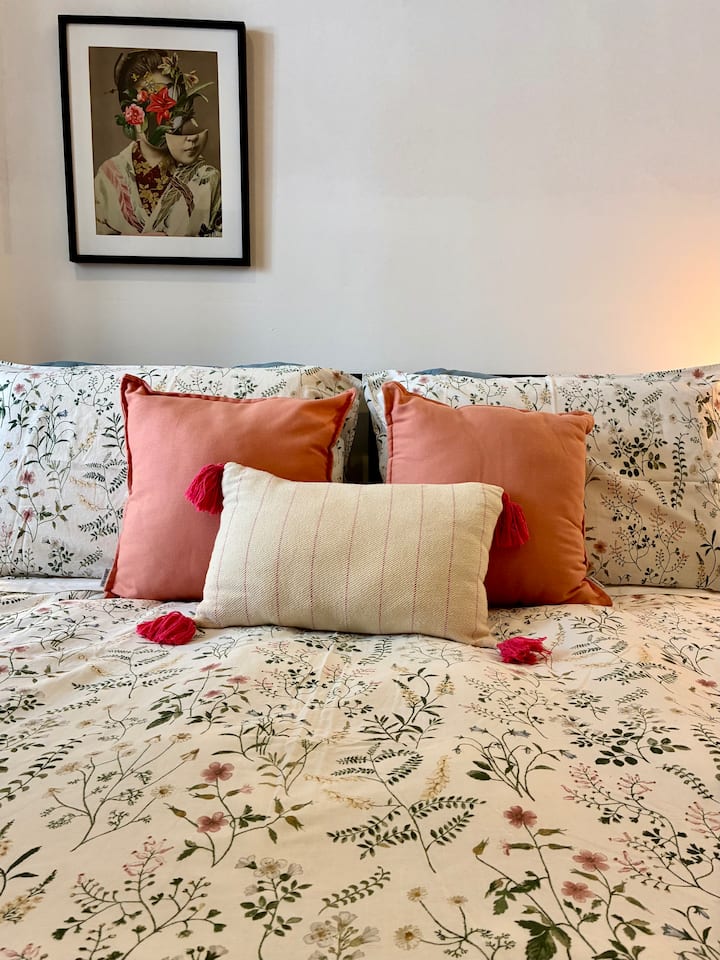 ملاءات 400 خيط، مناشف قطنية 100%، مكيف هواء فائق الهدوء، مروحة سقف 