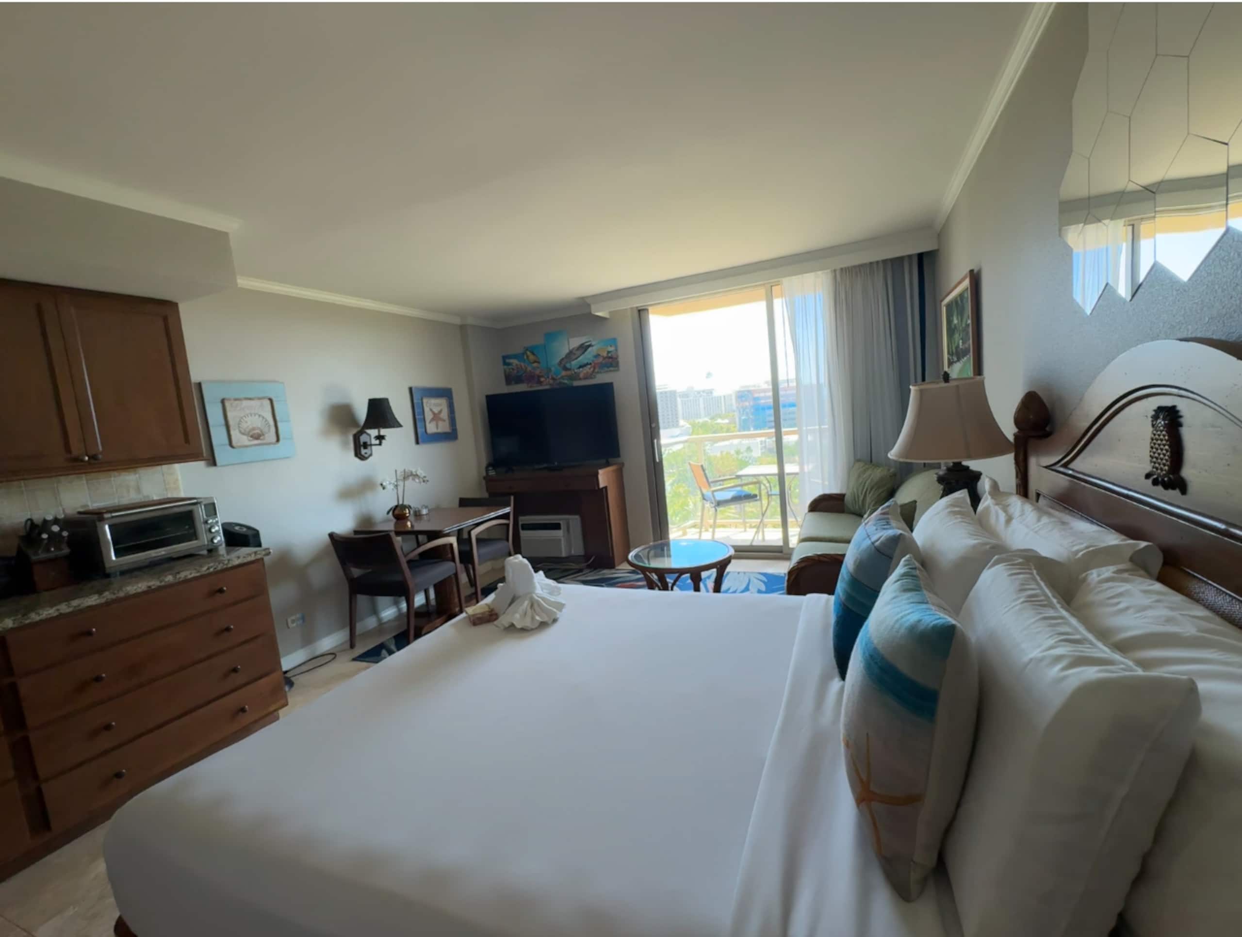 Resort in Honolulu · ★4.97 · Studio · 2 beds · 1 private bath - Image 70