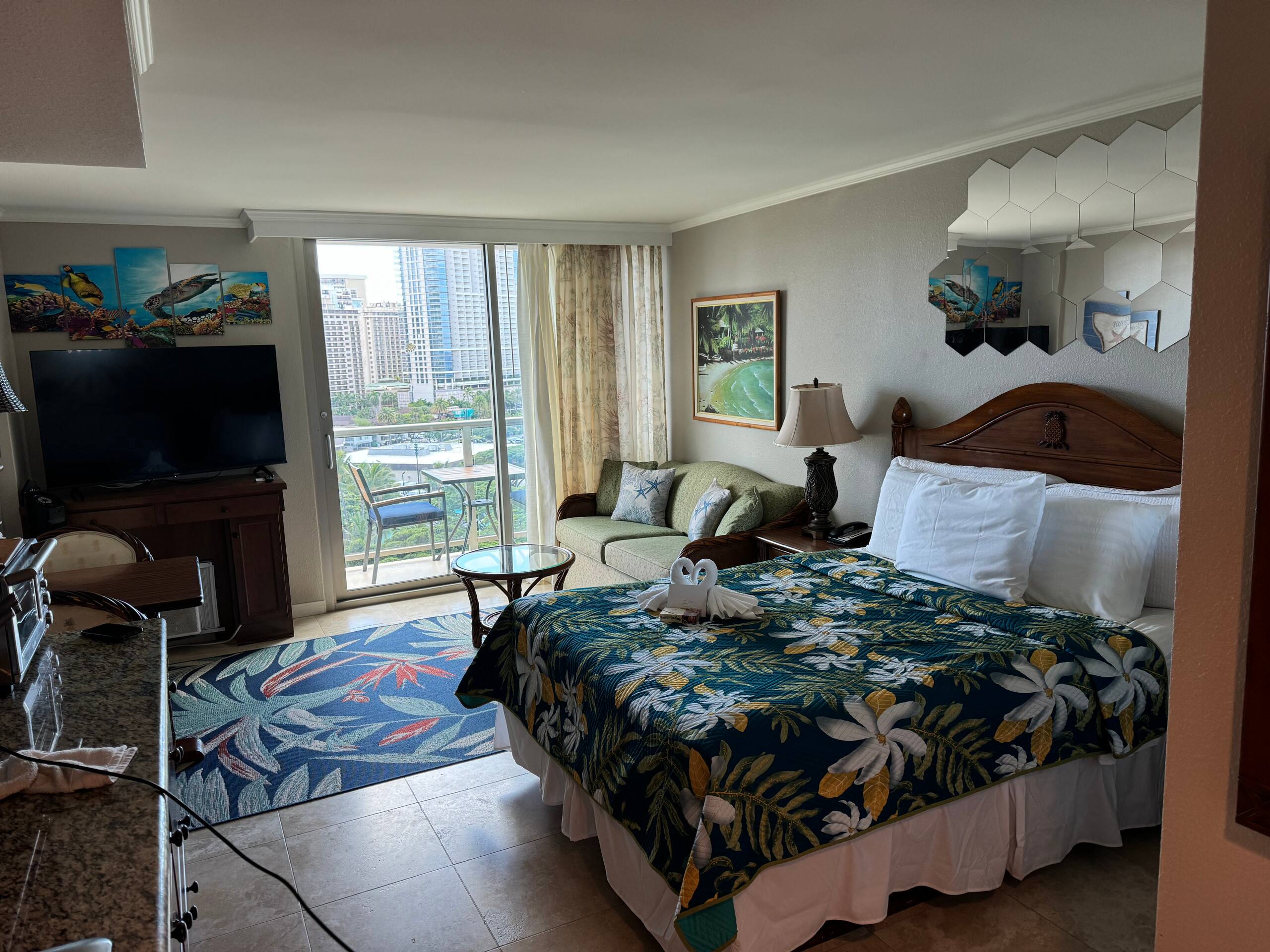 Resort in Honolulu · ★4.97 · Studio · 2 beds · 1 private bath - Image 64