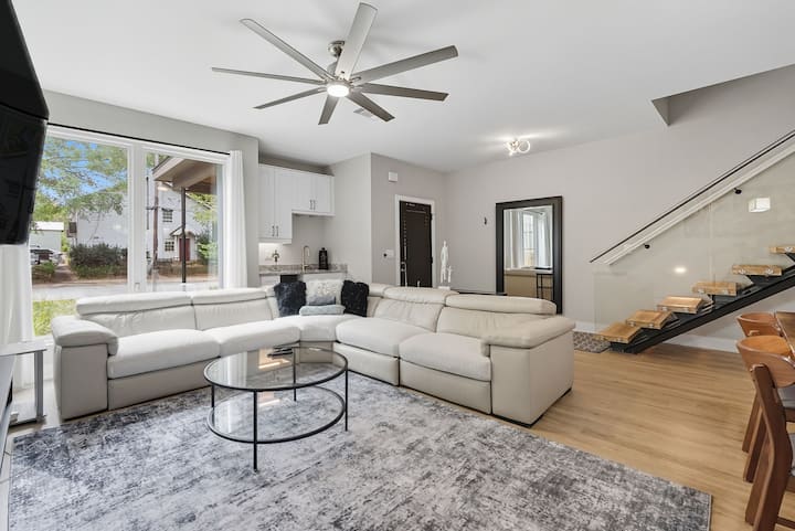 New Modern Home Near Gtech, Rooftop Patio - Atlanta, GA
