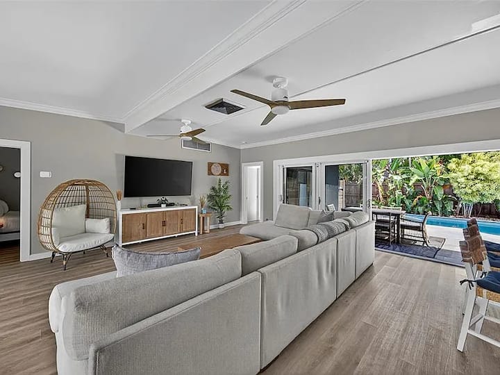 Harbor Inlet Beach Home! Walkable To Beach! Pool! - Fort Lauderdale, FL