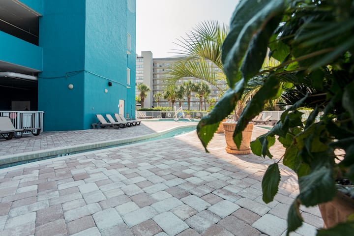 Enjoy The Resort Amenities (Lazyriver) With The Family In Great Beach 2bd Condo - North Myrtle Beach, SC