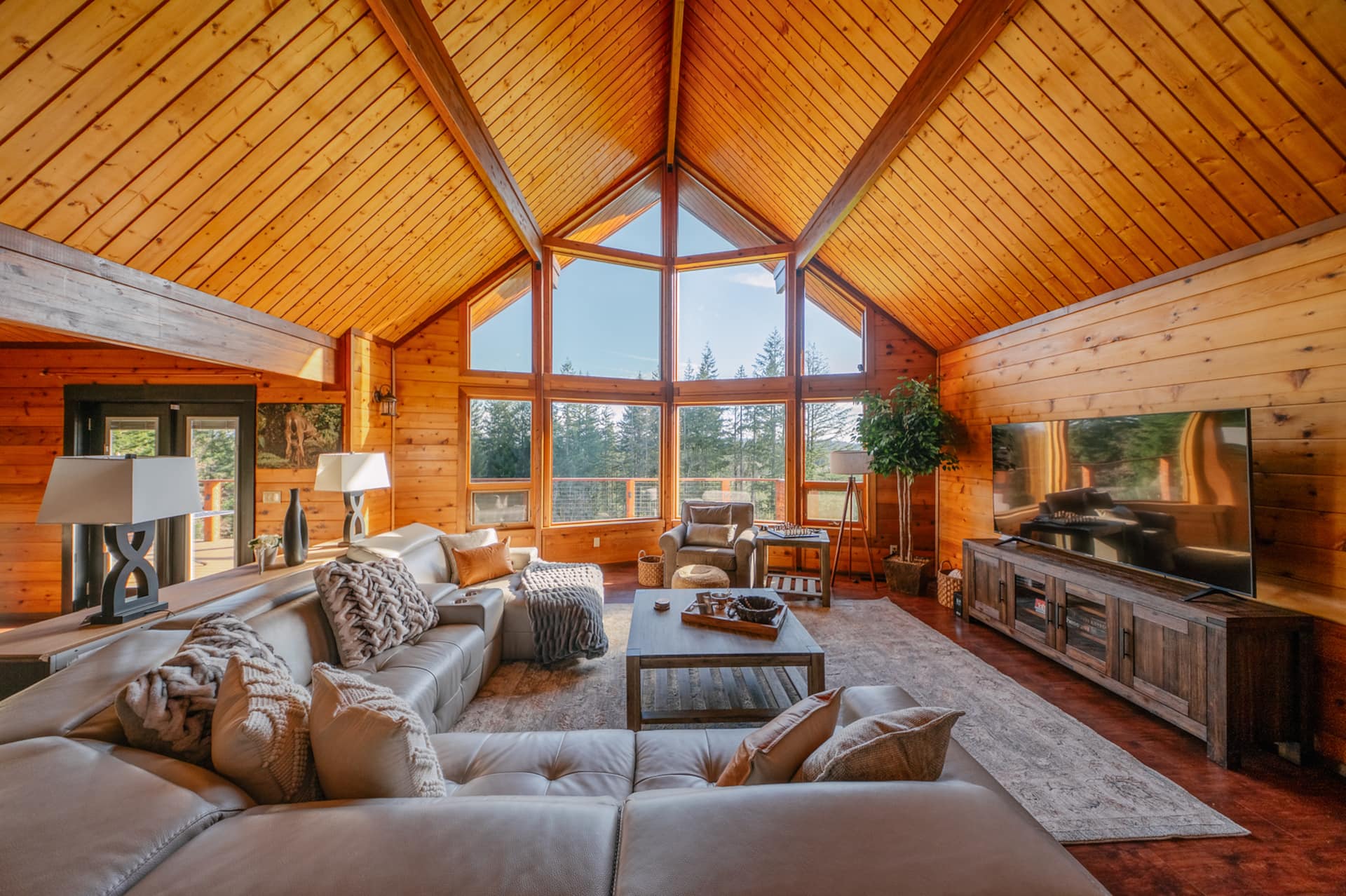 Beautiful, custom built, hilltop, country retreat.