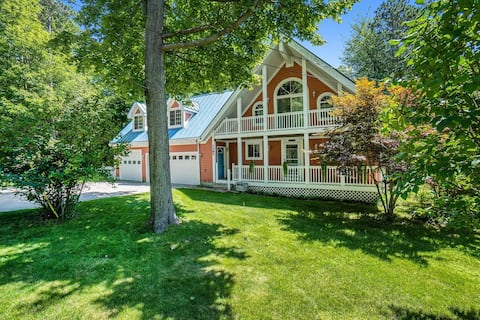 Lakefront Retreat • Sleeps 15 • Kayaks & Fire Pit