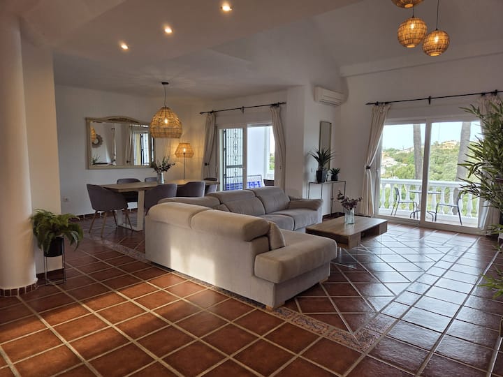 Townhouse Calahonda | Shared Pool, Near Marbella - Sitio de Calahonda