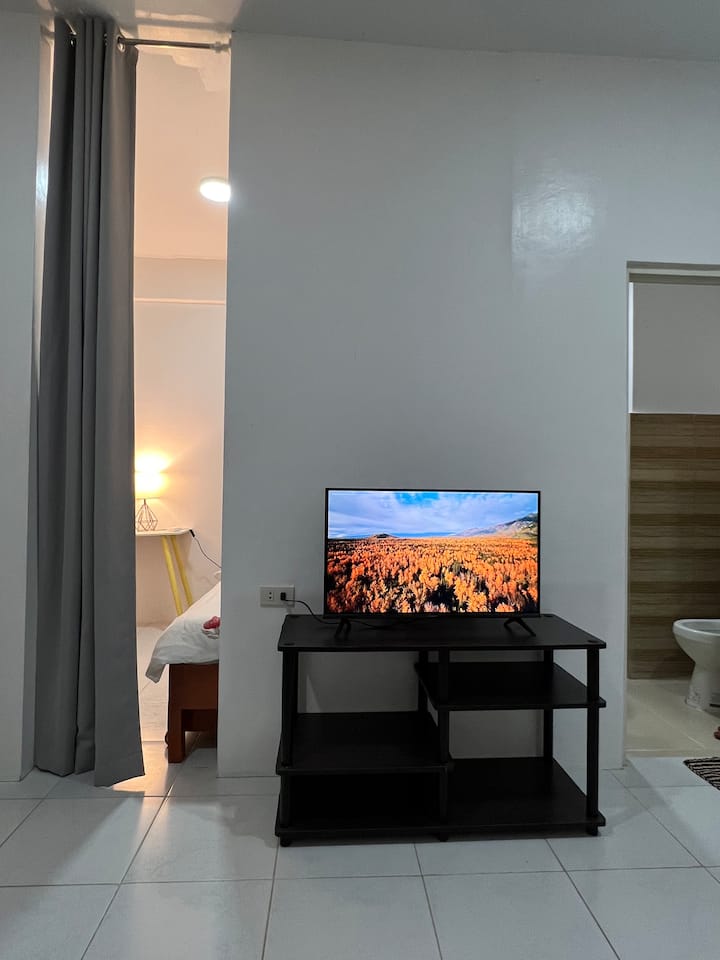 Lovely Studio 1.8km From Robinsons, Wide Parking - Tuguegarao City