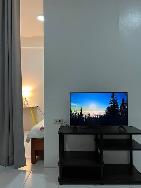 Lovely Studio 1.8km from Robinsons with parking