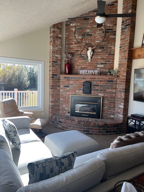 Cozy 4 bedroom country  retreat  on 2 1/2 acres