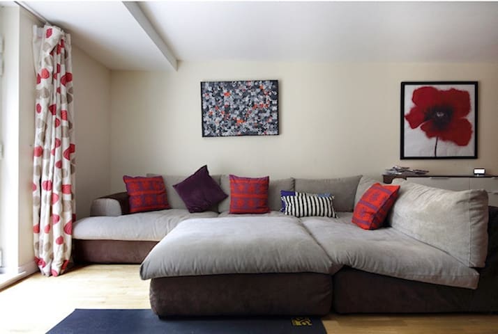 Free parking SpaciousMeadow Duplex for the Fringe