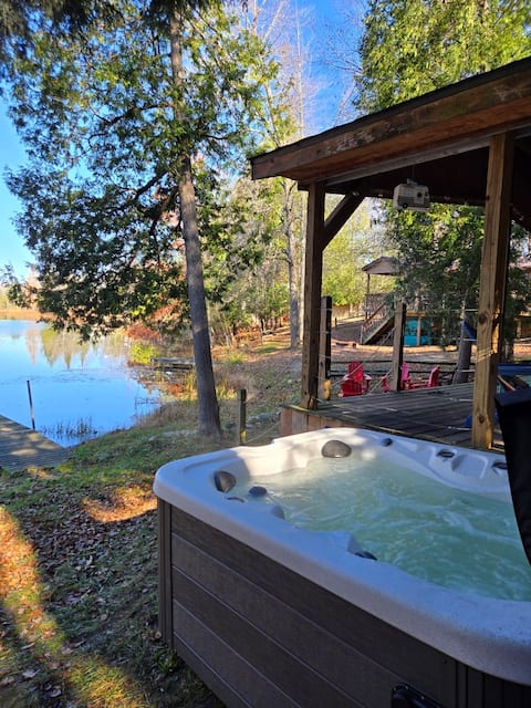 Lakefront*HotTub*Sauna*Firepit*Boats*Bikes*Dogs ok