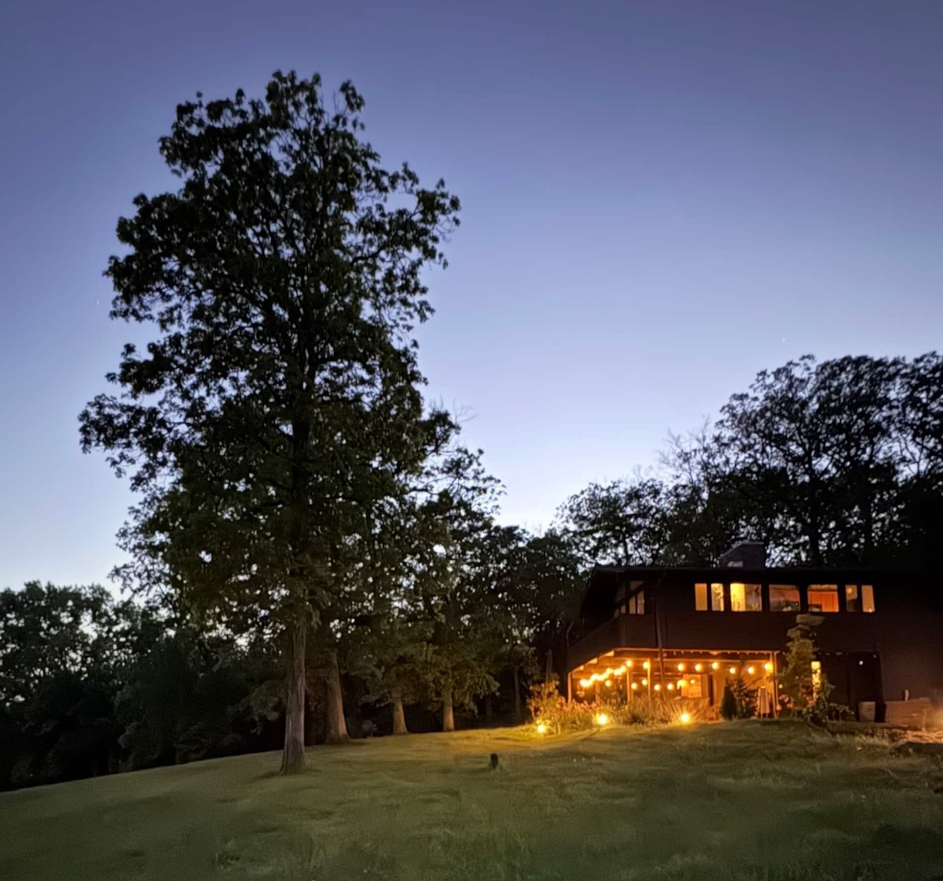 Autumn Oasis Cabin with Firepit Near Des Moines