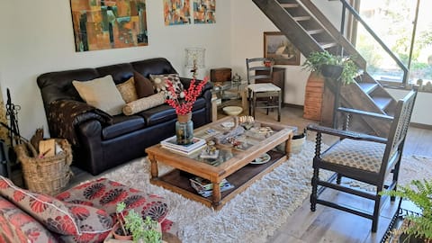 Top performing Airbnb: La Pizpireta Art House. Bright and Captivating in Algarrobo