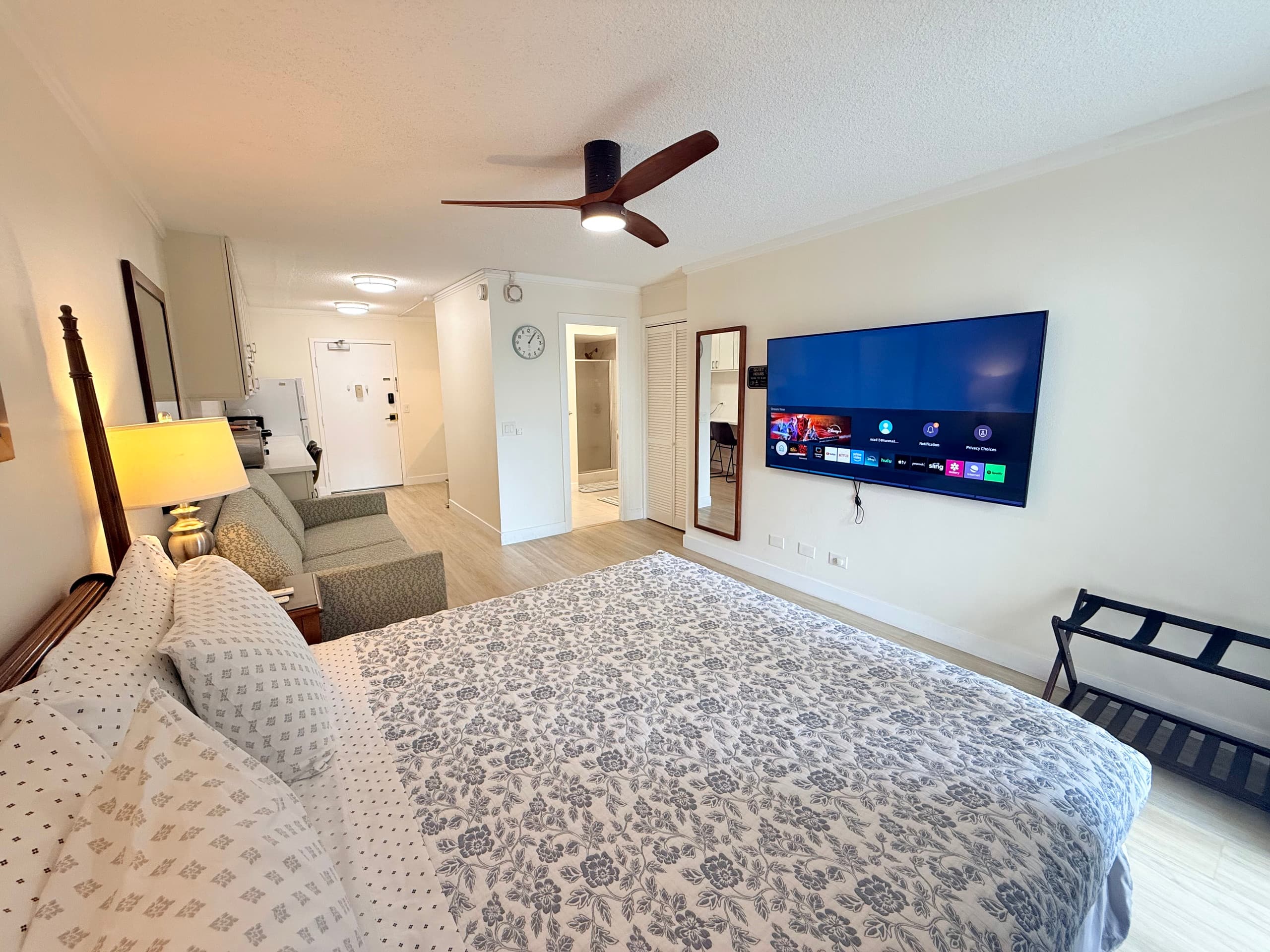 Condo in Honolulu · ★4.94 · 1 bedroom · 2 beds · 1 private bath - Image 1