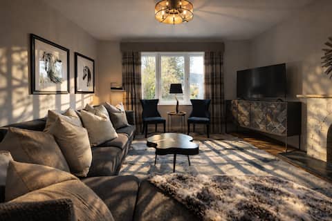 Luxury 6 bedroom villa with hot tub