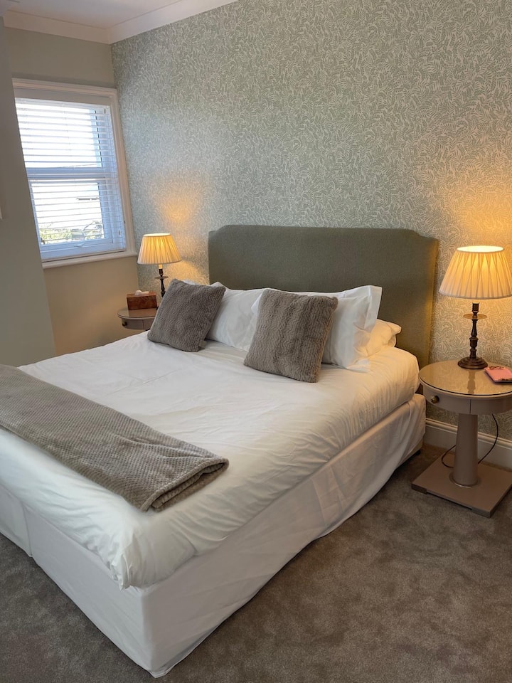 The Mulberry Room - With A Super King Bed - Ormskirk